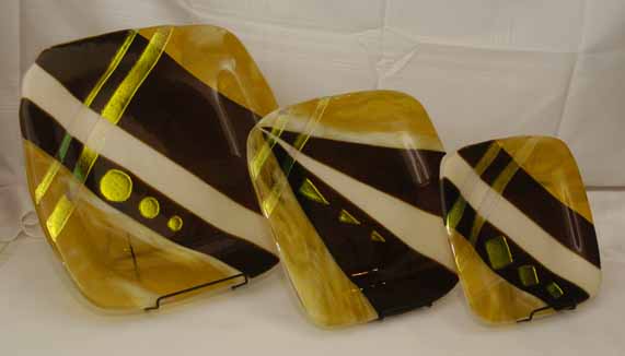 Largest Square is 15 inches, mid size 12 inches small 10 inches